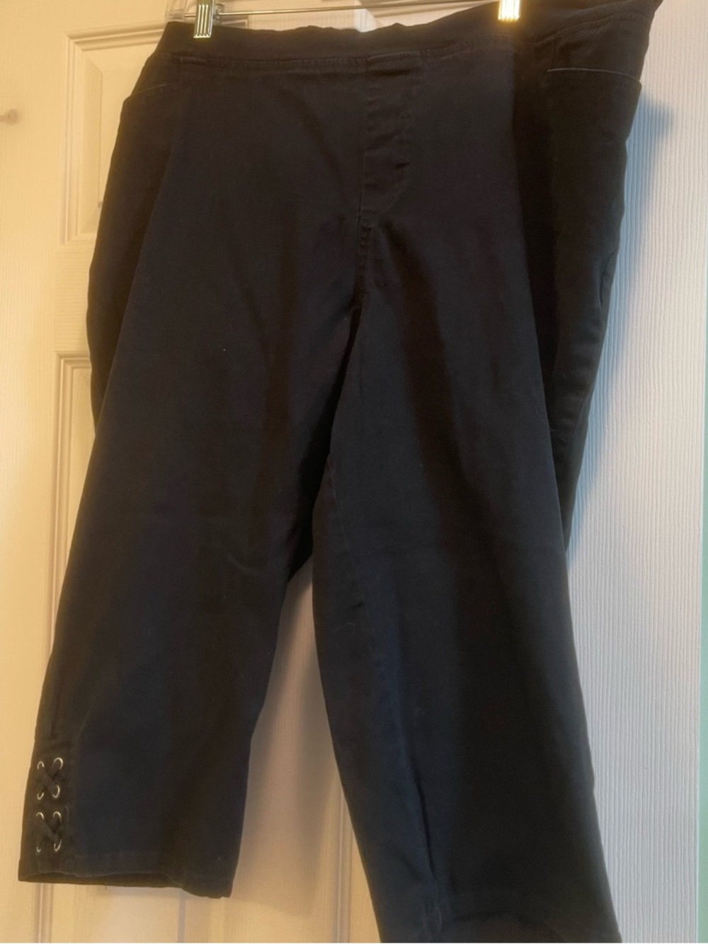 Catherines Essential Flat Front Black Capri.  (96)